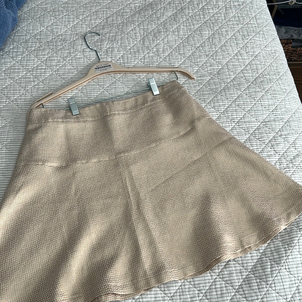 NY & CO SIZE 10 GOLD SKIRT